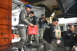 Hukum dan Kriminal Langgar SE Ramadan 2026, 61 Botol Miras Diamankan Satpol PP Surabaya di 8 RHU