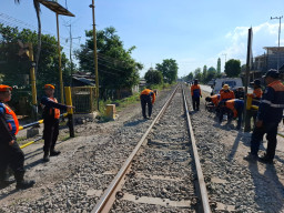 KAI Daop 7 Madiun Tutup Perlintasan Sebidang Liar di Kabupaten Blitar