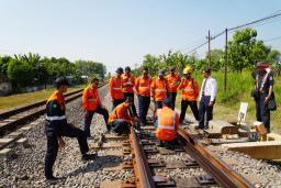 KAI Daop 7 Madiun Gelar Inspeksi Lintas Gunakan Lori Dresin