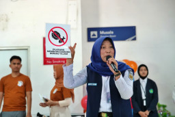 Anak-Anak Diajak Jadi Petugas Stasiun Sehari