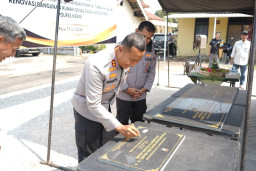 Resmikan Rumah Dinas, Pagar Kawasan, Lapangan Parkir, hingga Taman Hijau