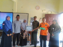 Bentuk SPAB Serta Salurkan Rambu Jalur Evakuasi di SMP Unggulan Roudlotussalam