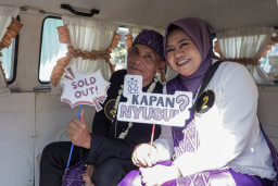 Nikah Massal di Dalam Mobil VW Combi Pecahkan Rekor MURI