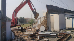 Jelang Muktamar NU, Ruko Sekitar Lapangan Untung Suropati Dibongkar