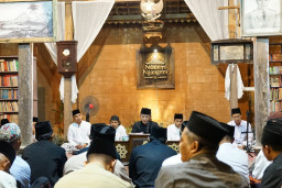 Pengajian Rutin Gus Zakki, Mbak Wali Ajak Masyarakat Perkuat Keimanan