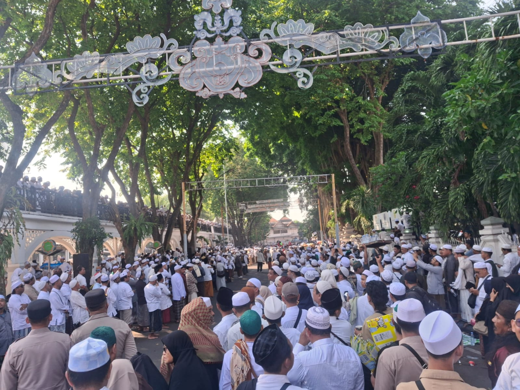 uasana puncak Haul Habib Abu Bakar Assegaf di Masjid Jami' Alun-Alun Gresik