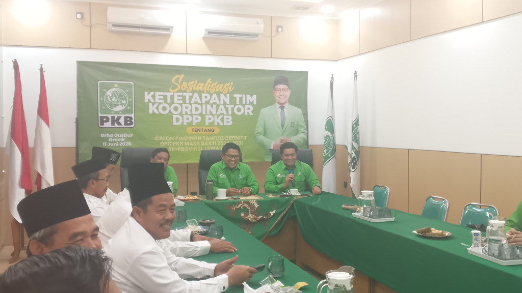 DEFINITIF. Muhammad Syahrul Munir bersama anggota FPKB DPRD Gresik dan pengurus PAC PKB mengikuti zoom meeting penetapan ketua DPC definitif oleh DPP PKB. Foto : much shopii