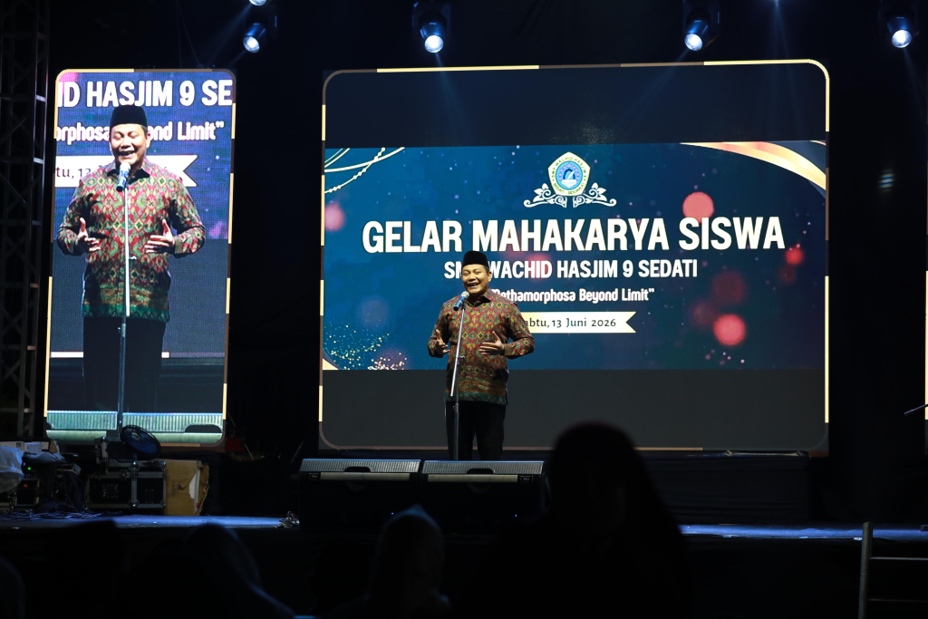 PESAN : Bupati Sidoarjo, Subandi, saat menghadiri Gelar Mahakarya SMP Wachid Hasyim 9 Sedati. foto : loetfi