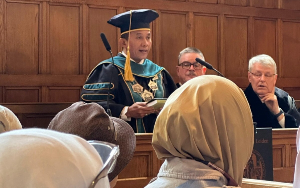 Guru Besar Filologi UIN Jakarta Oman Fathurahman menguji disertasi di Universitas Leiden. FOTO/ist