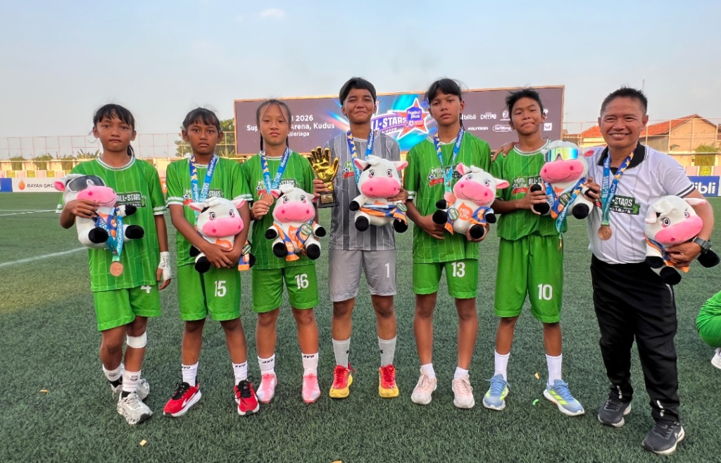 Enam pemain All-Stars Surabaya yang lolos ke Singa Cup 2026 bersama pelatih Sai Dong. DUTA/ist