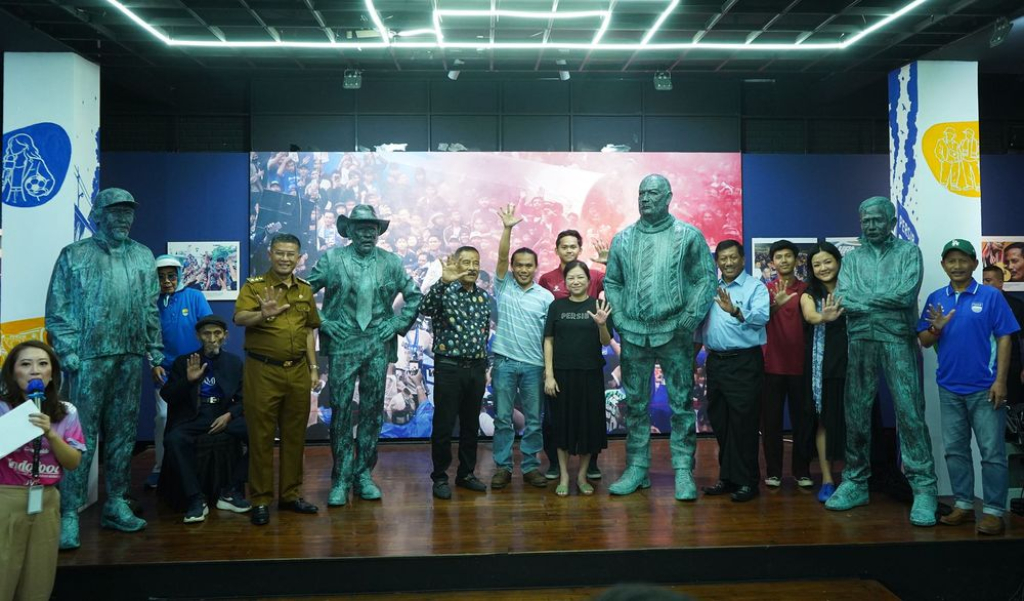 Pameran ini menjadi ruang apresiasi bagi seluruh elemen yang selama ini ikut membesarkan klub berjuluk Maung Bandung .