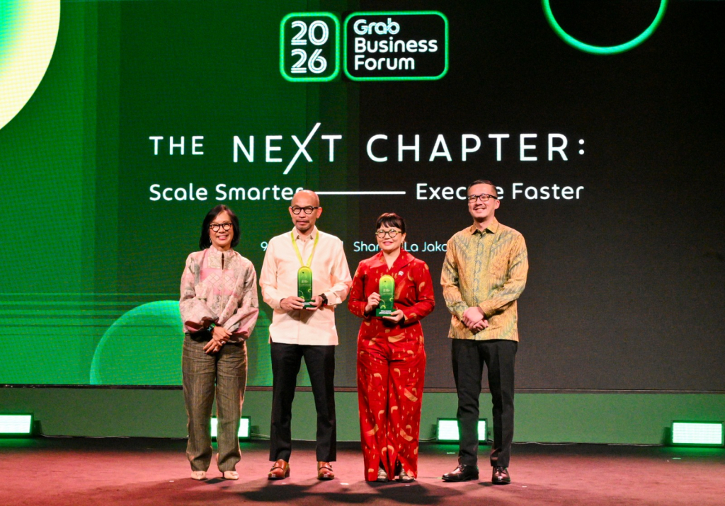 (Dari kiri ke kanan) Neneng Goenadi, Chief Executive Officer Grab Indonesia; M. Chatib Basri, ekonom senior Indonesia sekaligus Menteri Keuangan Republik Indonesia periode 2013-2014; Stella Christie, Wakil Menteri Pendidikan Tinggi, Sains, dan Teknologi R