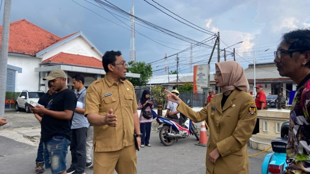 Suasana jalan Stasiun Kediri. (dokl/budi Arya).