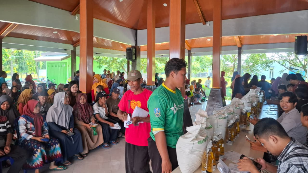 Bantuan pangan yang terus digulirkan oleh Perum Bulog Kediri.(dok/harianduta.id)