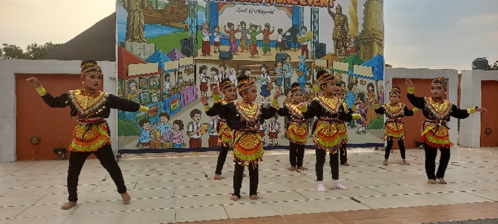 Tari Semut begitu impresif hingga mendapat aplous dari penonton. DUTA/Yusuf W