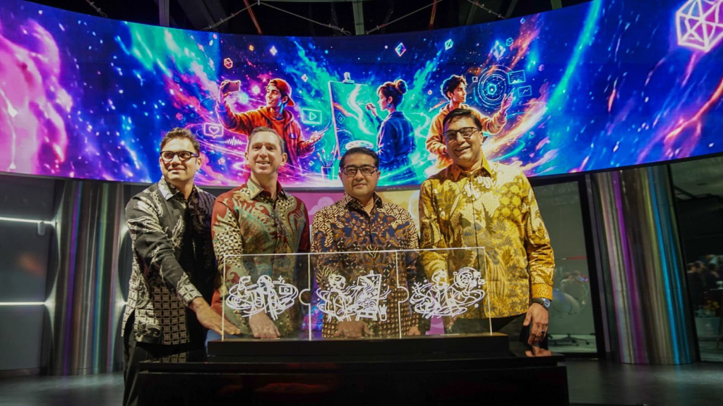 Teuku Riefky Harsya (kedua dari kanan), Vikram Sinha (paling kanan), dan David Wadhwani (kedua dari kiri) berkolaborasi mengubah kreativitas menjadi peluang (dok/harianduta.id)