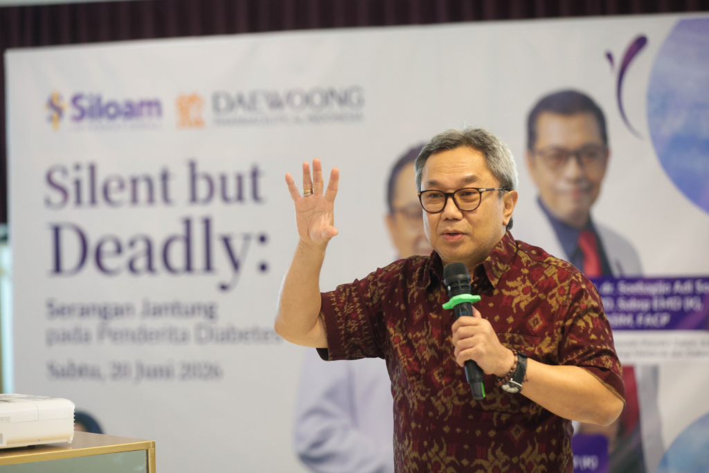 Prof. Yudi Her Oktaviono, Sp.JP(K), FIHA, Dokter spesialis jantung dan  pembuluh darah dalam Health talk di Siloam Hospitals Surabaya. (dok/duta.co)