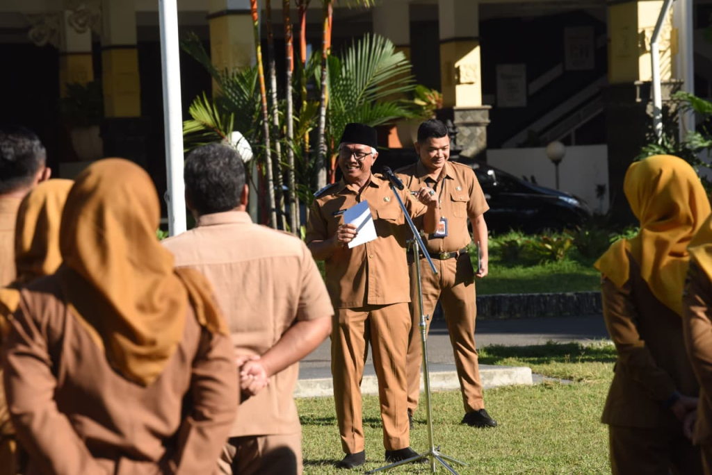 Wakil Wali Kota Kediri Qowimuddin memimpin Apel Pagi di Halaman Balai Kota Kediri, Senin (29/06/2026). (dok/duta)