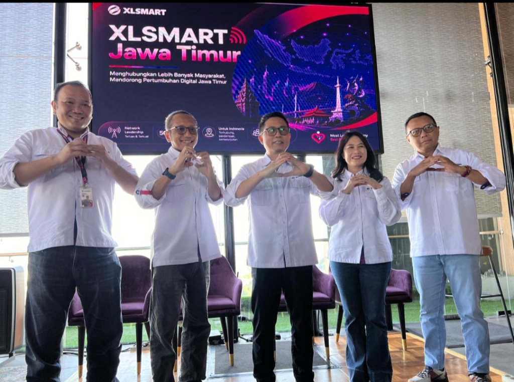 Pimpinan XLSMART Jatim saat update kinerja di Surabaya, Rabu (14/7/2025). FOTO/ist