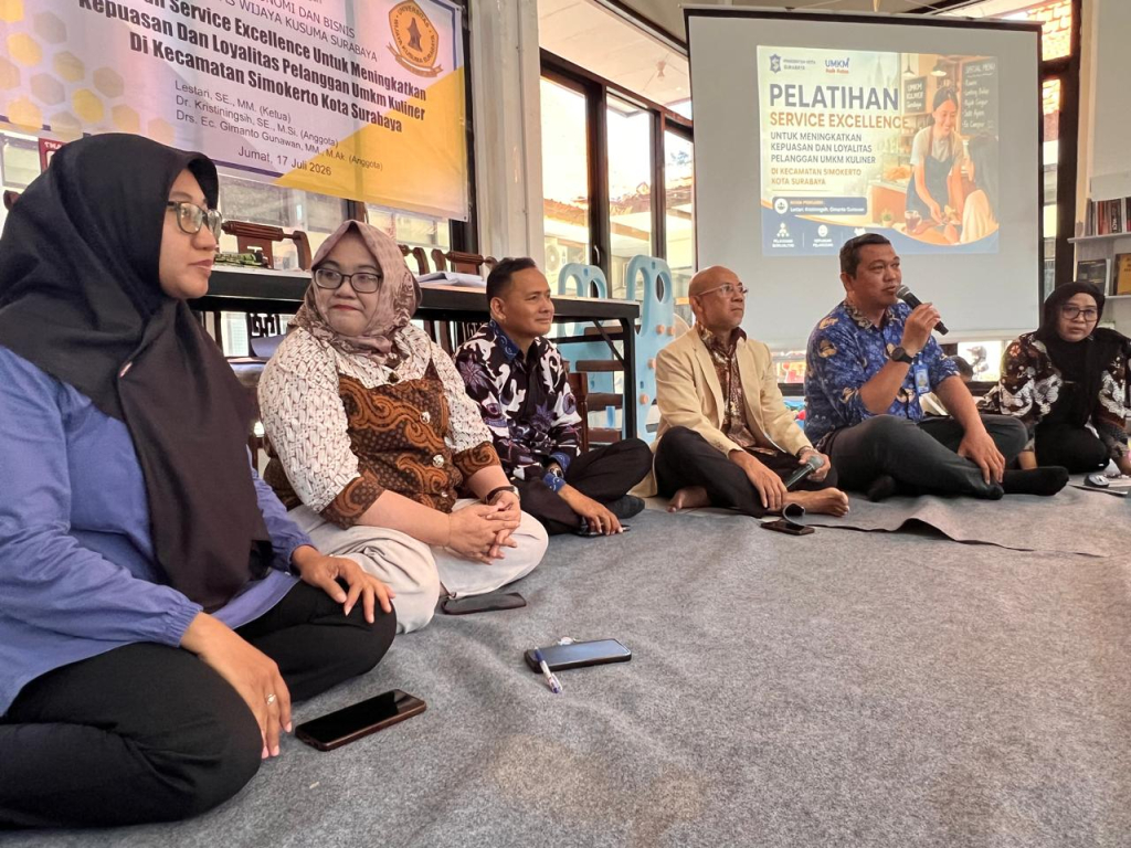 Pembukaan kegiatan Pengmas yang dibuka Sekcam Hendra Dirgantara di aula Kecamatan Simokerto, Jumat (17/7/2026). FOTO/ist