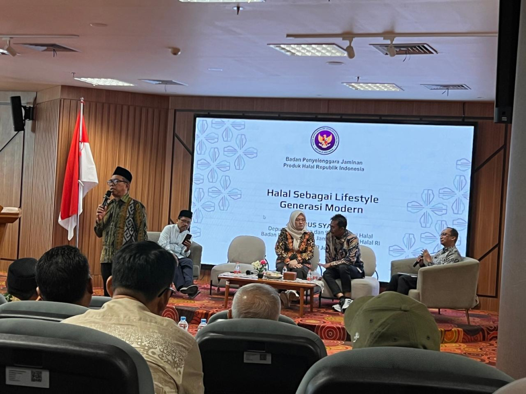 Abdus Syakur, Deputi Kemitraan dan Standarisasi Halal, Badan Penyelenggara Jaminan Produk Halal (BPJPH) RI (berdiri). FOTO/ist