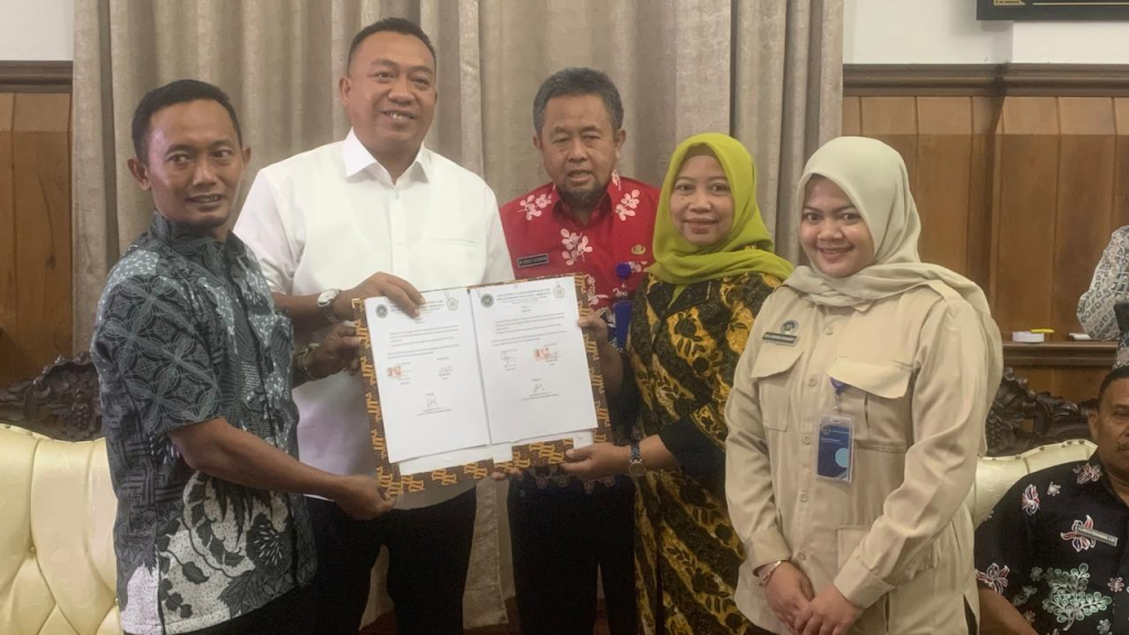 Bupati Situbondo Saksikan MoU Peternak Telur dengan SPPG (Heru/duta)