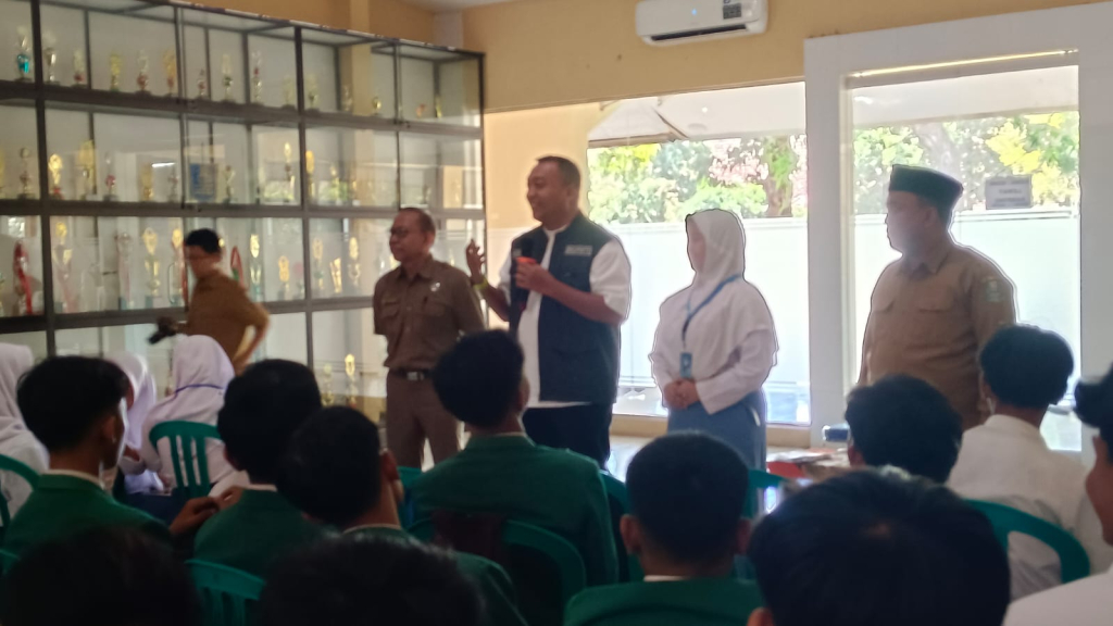 Bupati Situbondo saat tinjau RSBT SMAN 1 Kapongan (Heru/duta)