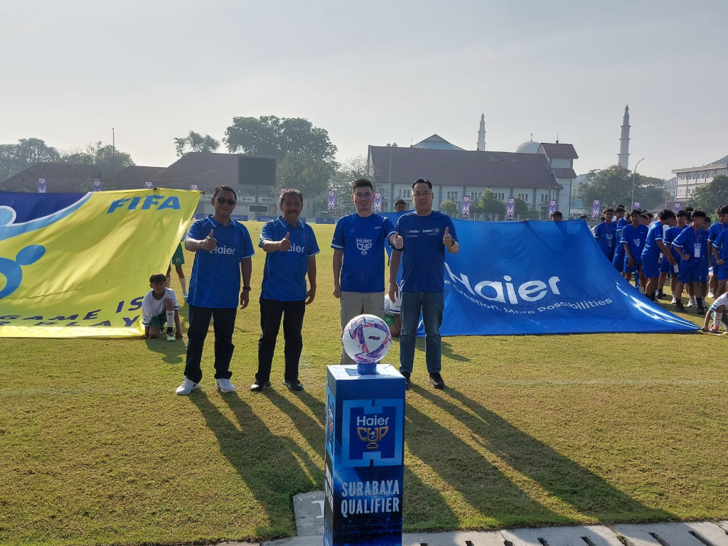 DIBUKA : Turnamen sepak bola usia muda kategori U-16 Haier Cup Indonesia 2026 di Lapangan Bola Pasiran, Surabaya kolaborasi dengan Koperasi Surya Abadi Persebaya (KSPA). (dok/harianduta.id)