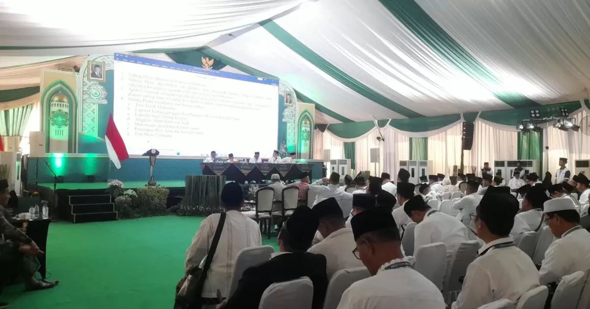 Sidang Pleno I Muktamar ke-35 NU, di Pesantren Bahrul Ulum Tambakberas, Jombang