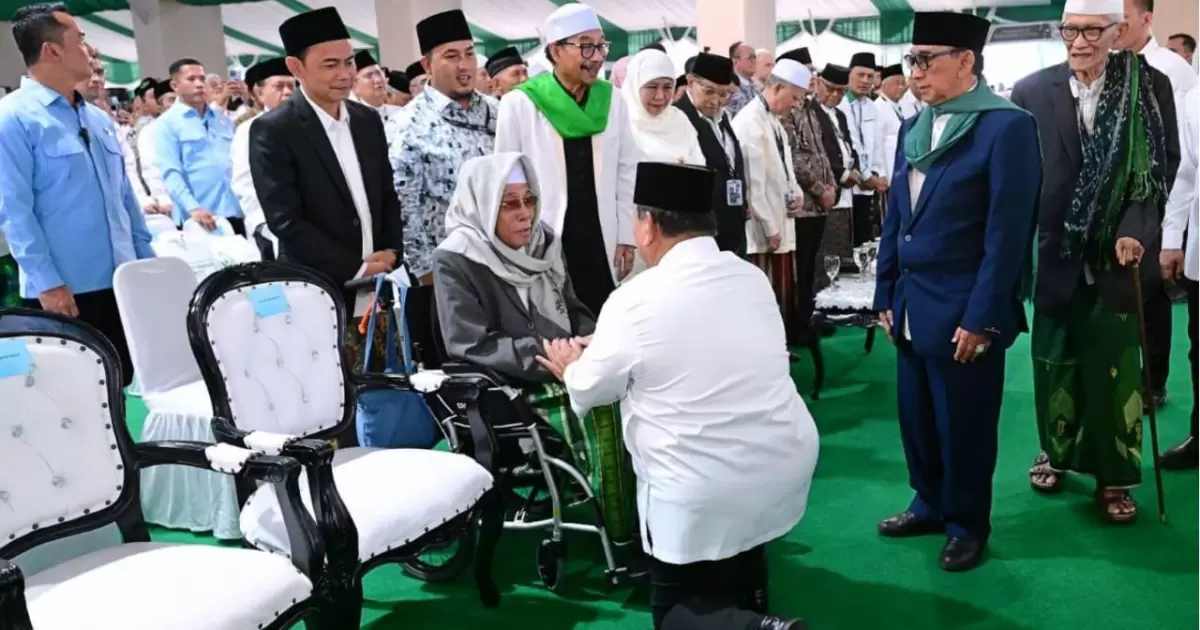 Presiden RI Prabowo Subianto menunjukkan penghormatan mendalam kepada ulama sepuh, KH Nurul Huda Djazuli