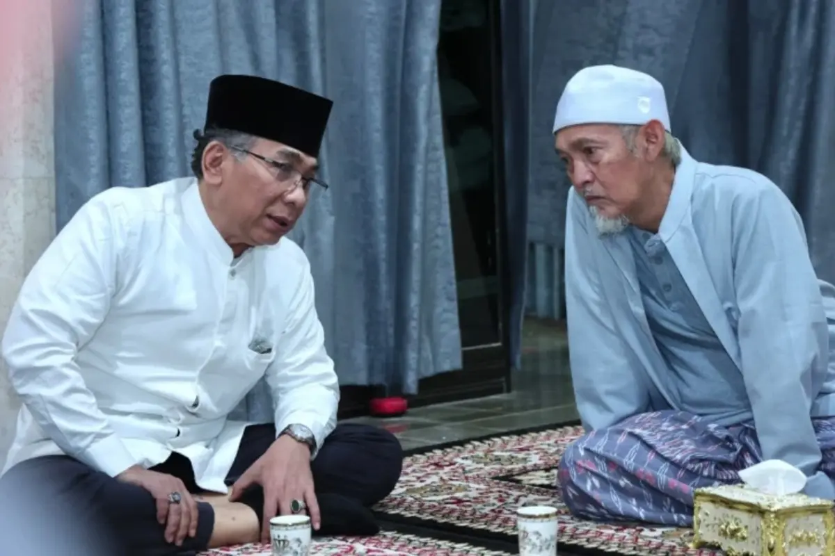 KH Abdullah Kafabihi Mahrus (kanan) dan KH Yahya Cholil Staquf (kiri)