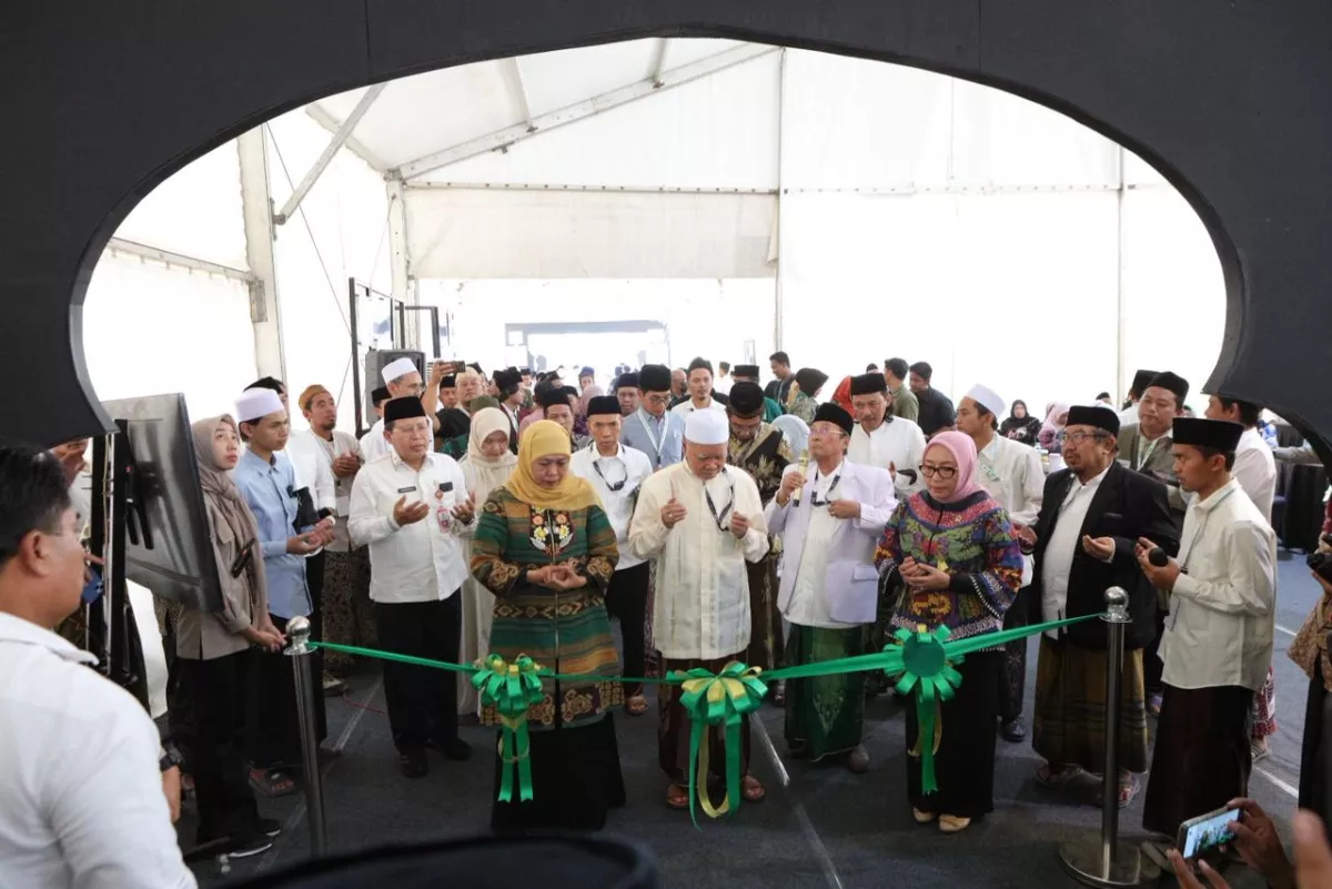 Turots di Muktamar resmi dibuka Wakil Rais Aam PBNU KH Afifuddin Muhajir bersama Gubernur Jawa Timur Khofifah Indar Parawansa, Kamis (27/8/2026)