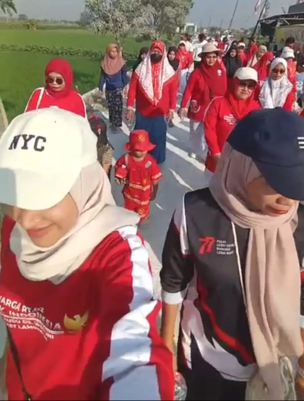 Rajut Kebersamaan Lewat Drama dan Jalan Sehat