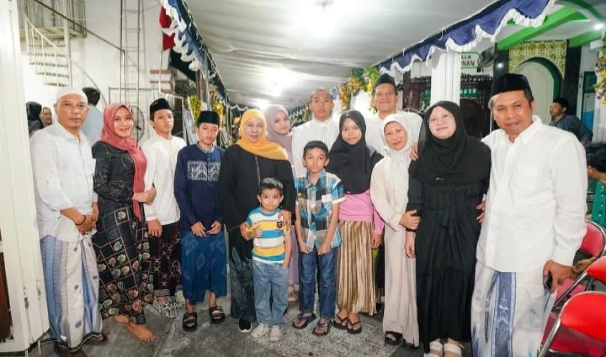 Ning Lia Kenang Sang Kakak, Kepala Asrama Haji Surabaya